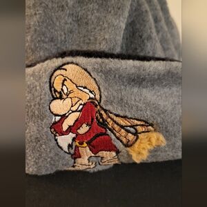 Vtg Disneyland Resort Gray Fleece Beanie Hat W/Snow White Grumpy One Size Unisex